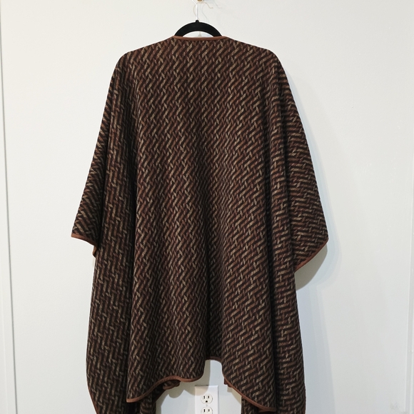 Giorgio Armani Wool Poncho | Made in Italy - Picture 7 of 7